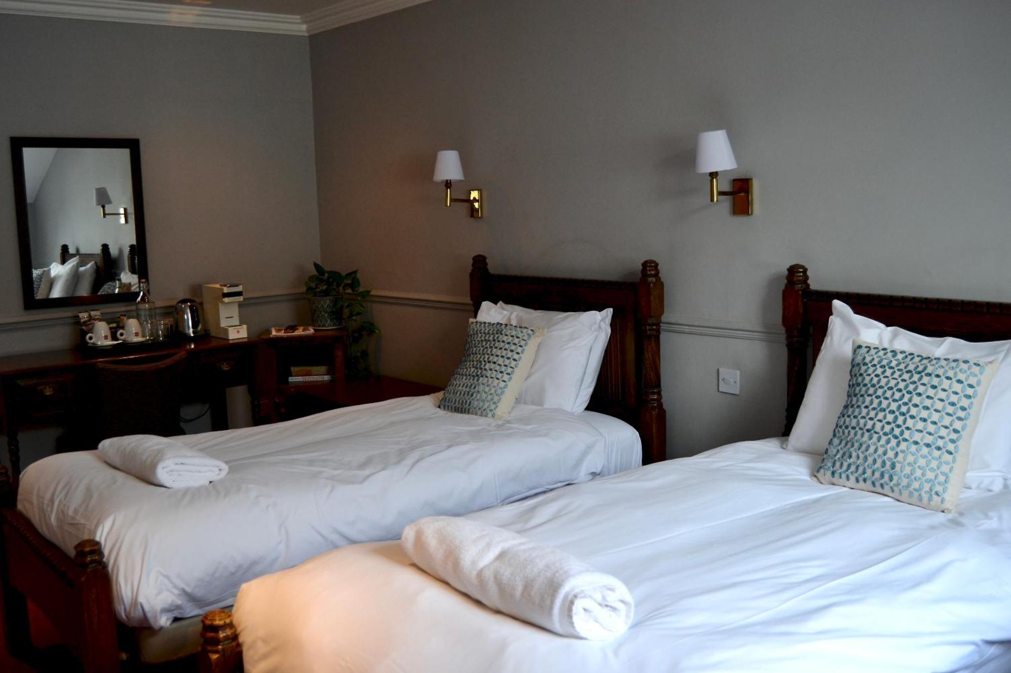 The Crown Hotel 法拉姆灵厄姆 外观 照片