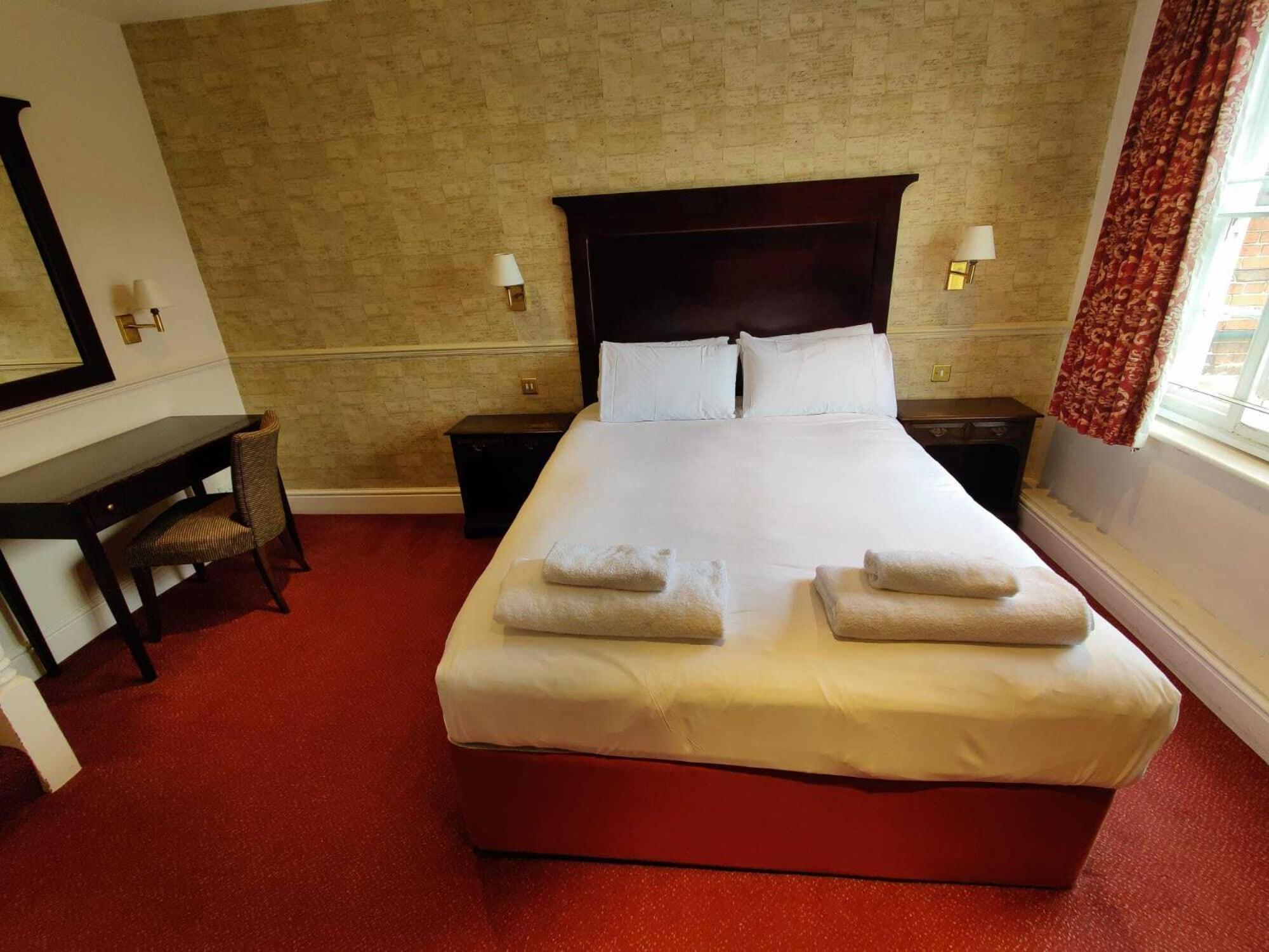 The Crown Hotel 法拉姆灵厄姆 客房 照片