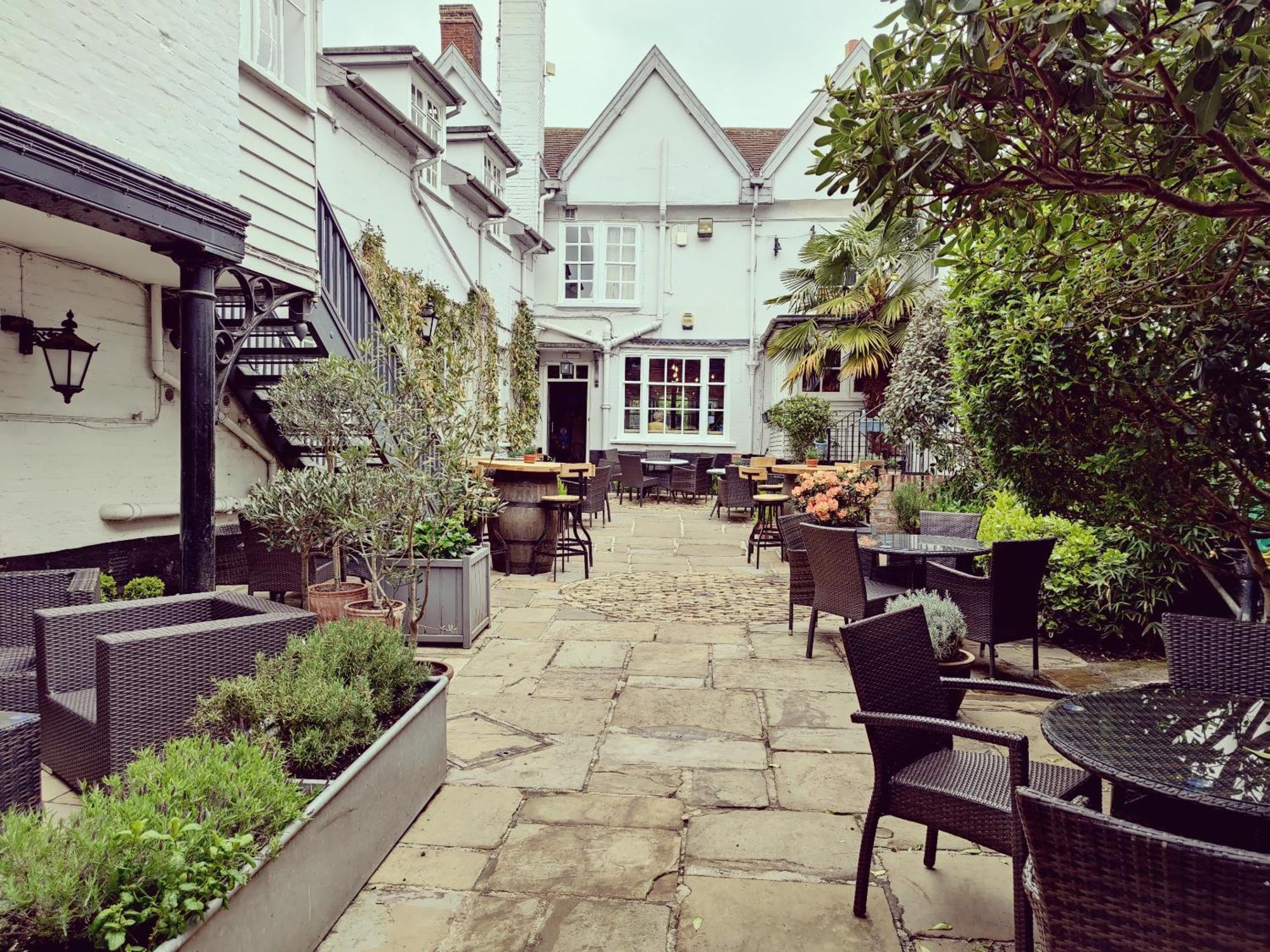 The Crown Hotel 法拉姆灵厄姆 外观 照片
