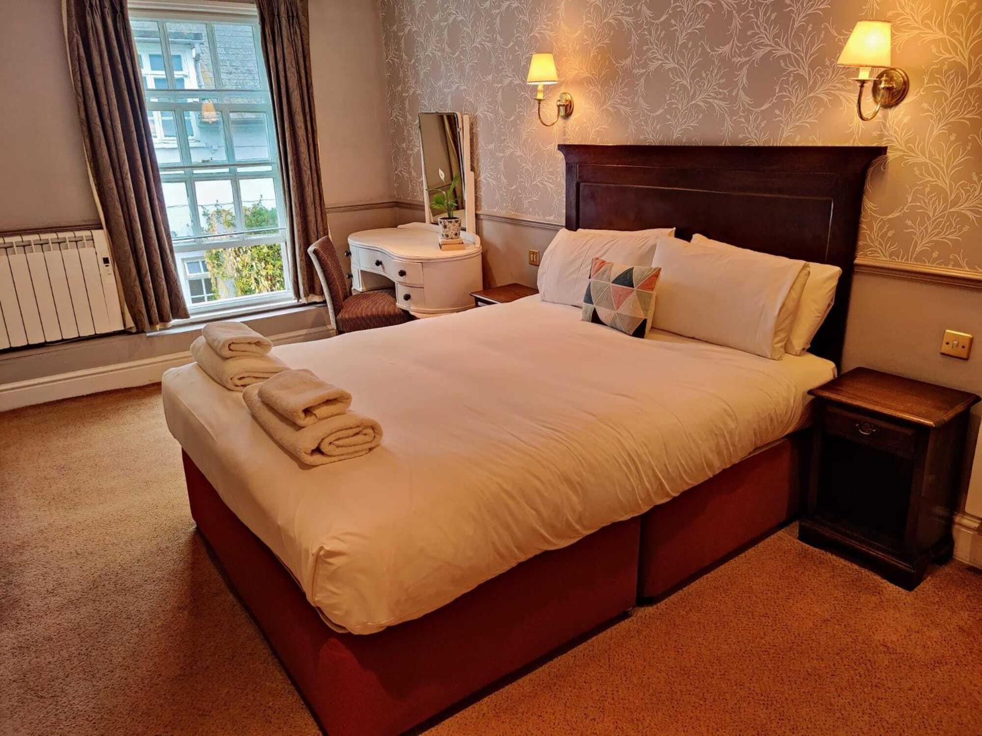 The Crown Hotel 法拉姆灵厄姆 客房 照片